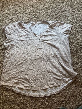 Old Navy Heathered Cream V-Neck Short Sleeve Tee